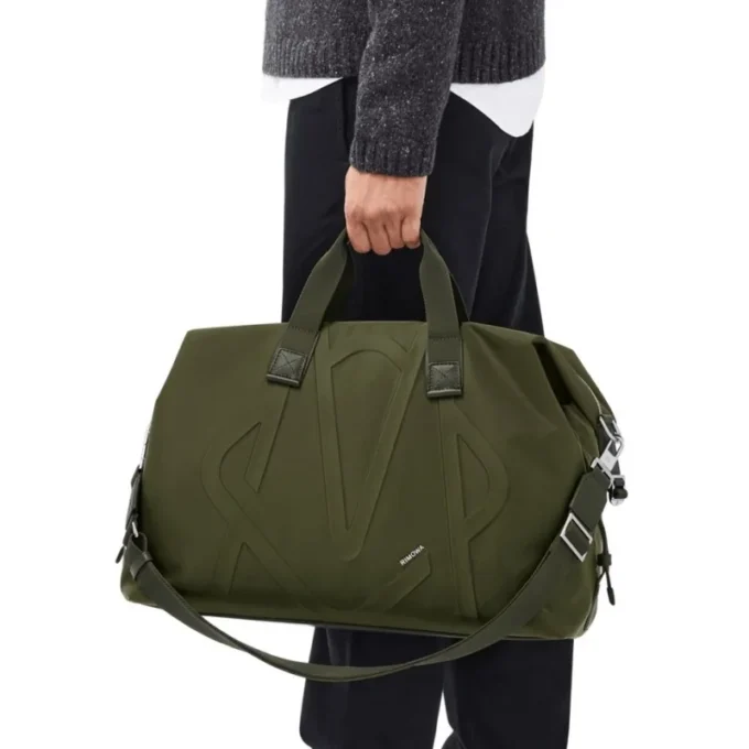 Bolsas de viaje de nylon ECONYL® con firma
