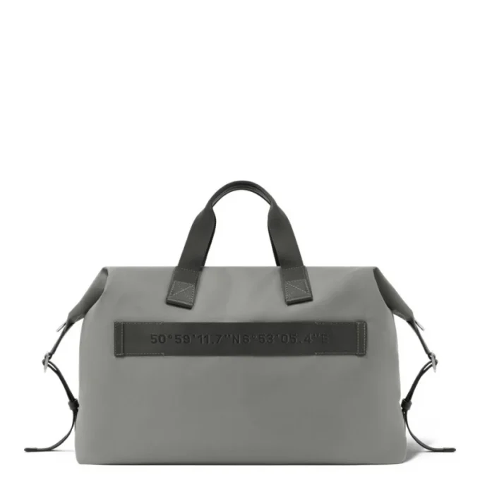 Bolsas de viaje de nylon ECONYL® con firma