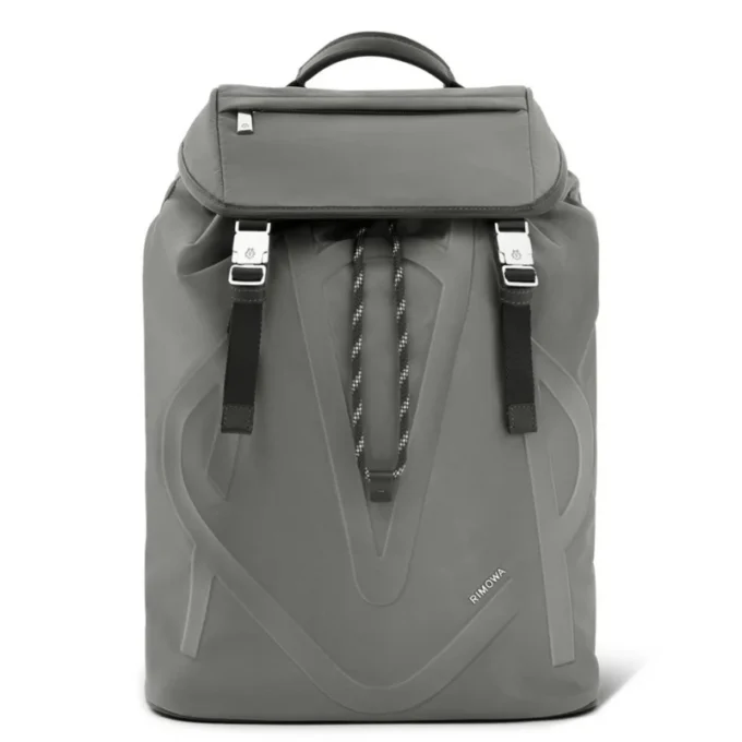 Mochila con solapa exclusiva en nailon ECONYL® Mochila con solapa exclusiva en nailon ECONYL®