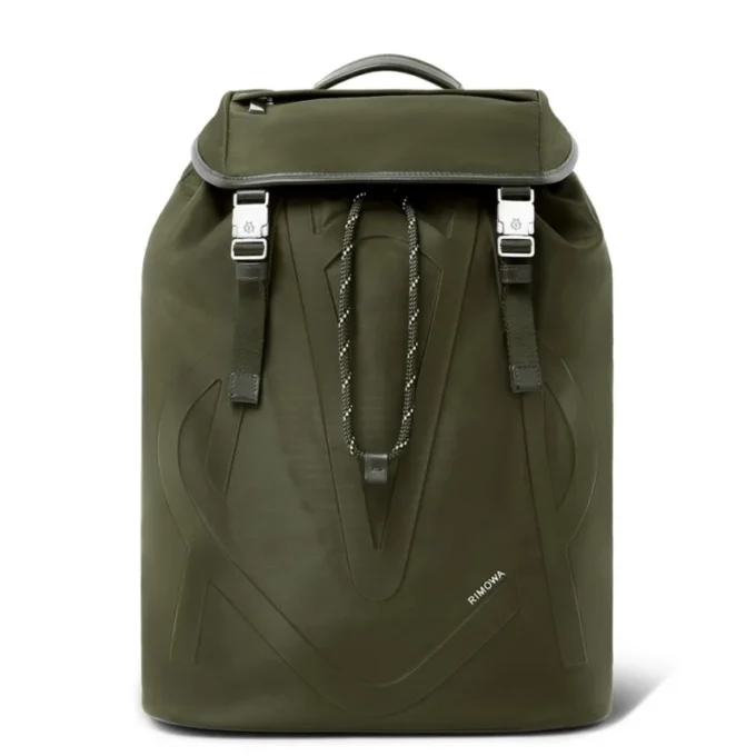 Mochila con solapa exclusiva en nailon ECONYL® Mochila con solapa exclusiva en nailon ECONYL®