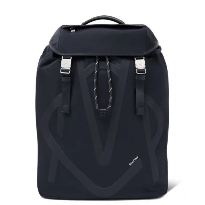 Mochila con solapa exclusiva en nailon ECONYL® Mochila con solapa exclusiva en nailon ECONYL®