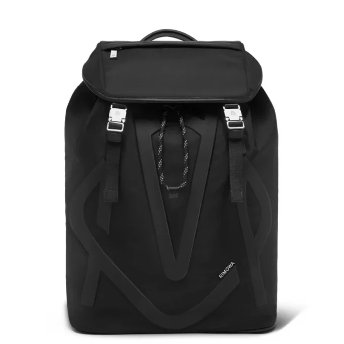 Mochila con solapa exclusiva en nailon ECONYL® Mochila con solapa exclusiva en nailon ECONYL®