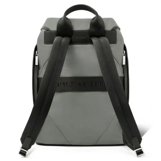Mochila con solapa exclusiva en nailon ECONYL® Mochila con solapa exclusiva en nailon ECONYL®