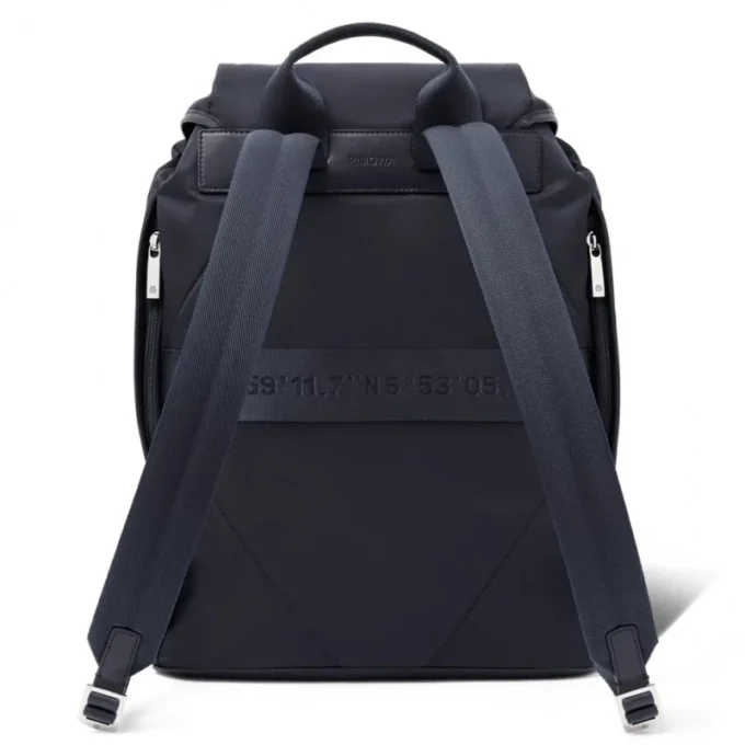 Mochila con solapa exclusiva en nailon ECONYL® Mochila con solapa exclusiva en nailon ECONYL®