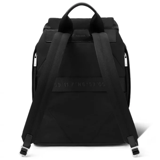 Mochila con solapa exclusiva en nailon ECONYL® Mochila con solapa exclusiva en nailon ECONYL®